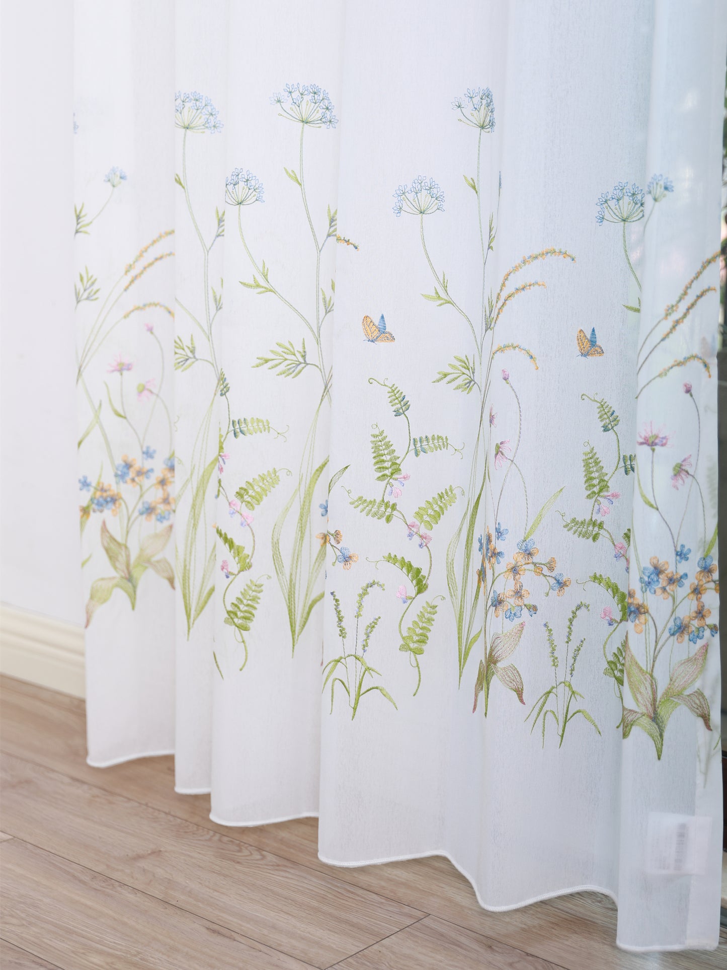 Japanese-designed embroidered lace curtains, privacy protection, heat insulation, sun protection, and UV resistance.CE3493NG