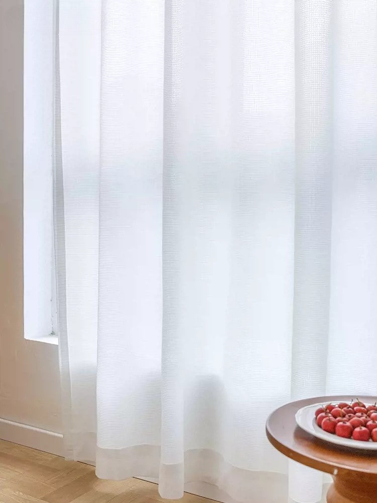 Insulating, sun-blocking, privacy-protecting, UV-resistant lace curtain with seamless fabric.