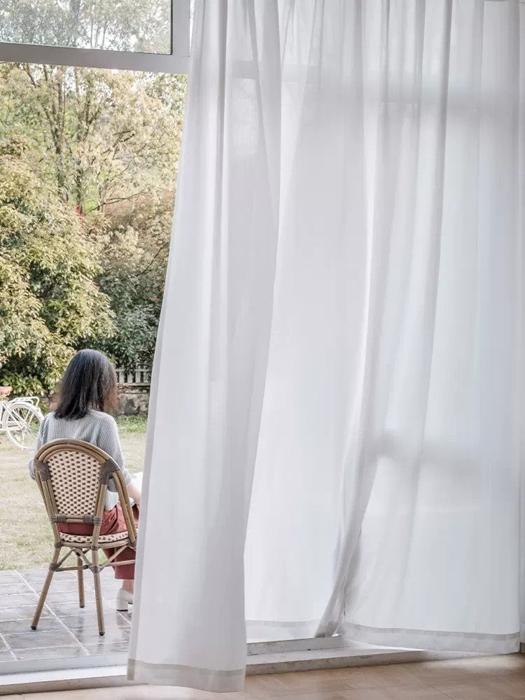 Insulating, sun-blocking, privacy-protecting, UV-resistant lace curtain with seamless fabric.